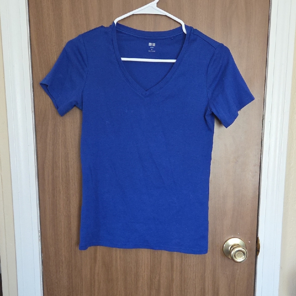 Uniqlo Women's Royal Blue V-Neck Short Sleeve Tee